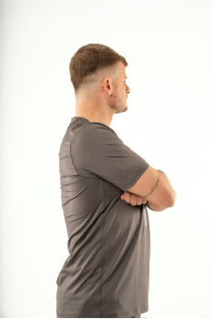 تي شيرت رجالي بخط احمر